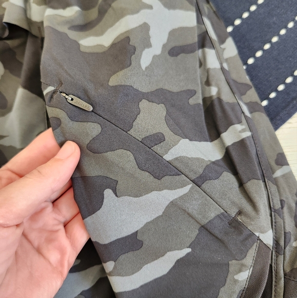 Athleta Printed Mesh Racer Run Shorts 4" Camo NWT Size 1X - Picture 8 of 9